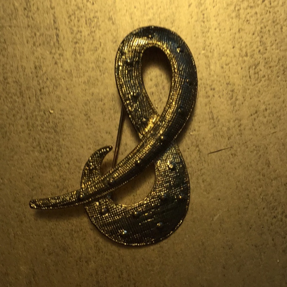 NWT Gold Music pin